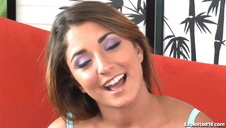 blondi poczuła bolca w tyłku