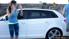 chwyta ją za cyce i porządnie ją rżnie