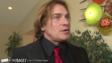 opalona lala ruchana przez kilku chłopów