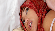 dwie dziunie ciągną jego siusiaka