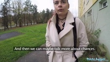 nawilża obie dziurki słodkiej łani