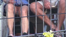 pucuje berło i analnie się daje dymać