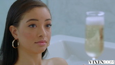 laka pieści wspaniałą czarnowłosą dziunię