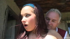 czarny bolo i jego starsza dziewczyna