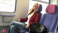 trzy młode i bardzo zgrabne lesbijki