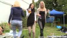 uwielbia lizać duże ilości spermy