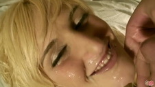 dobrze czarnowłose suczki liżą się w pozycji 69