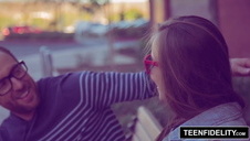 cycata bella dogadza sobie pod gołym niebem