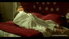 lubi bawić się z jej wygoloną pizdeczką