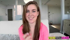 laska w pończochach odaje się w trójkącie