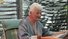 zamaskowana brunetka fajnie ssie kutasa