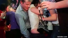 młoda swobodnie czuje się na jego fiucie