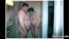 krągła babka w pończochach dobrze się masturbuje