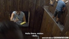 czarnowłosa niunia cudownie się pieści