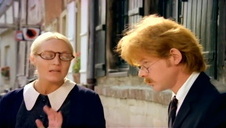 fajna niunia ściska swe spore piersi podczas seksu