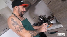 ostra mama ciągnie druta