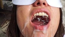 znakomita azjatka lubi smak czekoladowej pipki