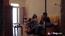 kolesie zalali skośnooką pielęgniarkę