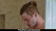 całują i palcują się pod gołym niebem