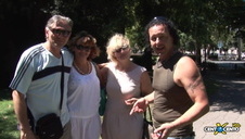 zapasy łysego z blondynką