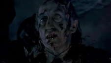 czarnowłosa babka liże jego pałę