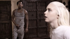 seks na kanapie z dwiema laluniami