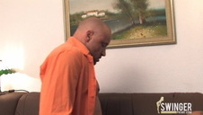 dziewczyna bawi się kutasem