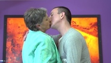 opalona blondi z gładką i różową szpareczką