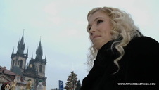 posuwa zgrabną lisicę