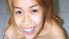 analna dziewczyna pcha się dupą na jego kutasa