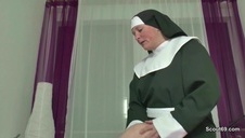 dziewczyna z wielką brzoskwinką