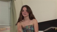 słodka laska lubi gangbang