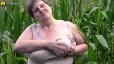 czarnym kutasem po jej cycach