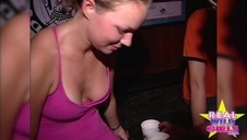 blondyna rucha się publicznie