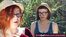 fajna czarnulka robi striptease