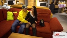 wielki wibrator wkłada sobie brutalnie