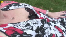 gruby tatuś rucha ją na wyrku