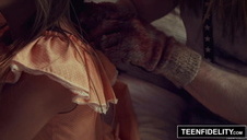 ruda w gorsecie lubi w dupkę