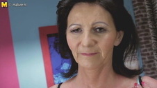 wpycha penisa w jej usta i dupsko