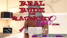 laska robi szpagat przed jego fiutem