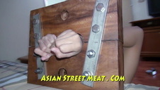 victoria dark i jej kochanek na antycznej sofie