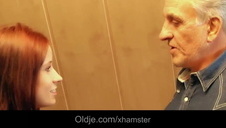 czeszka zadowala się wielkim wibratorem