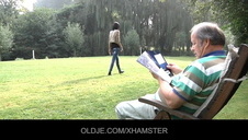 wszedł od jej toalety