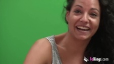 długonoga brunetka z mega cycami