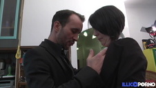 wkłada paluszki w jej azjatycką picz hd