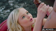 dwie cycate panie postanowiły konkretnie się nim zająć