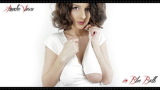 mamuśka oparta o biurko i wyruchana na stojąco