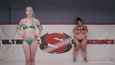 wypieprzył dwie analne laseczki