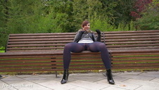 niegrzeczna nastolatka jest mocno bzykana w dupsko