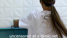 uczeń zasuwa japońską nauczycielkę